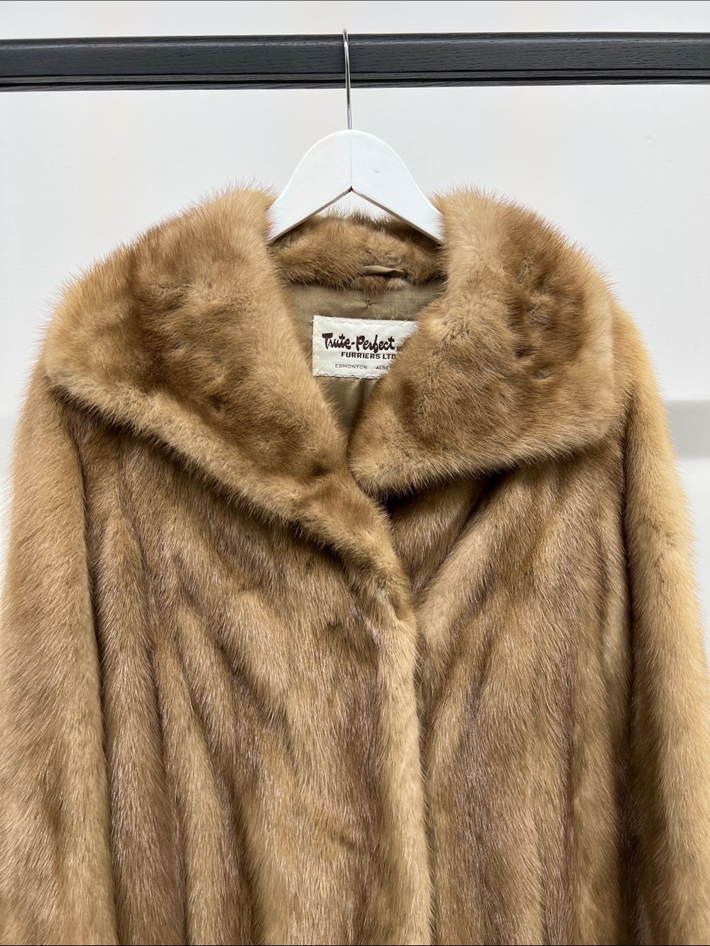 Classic Women’s Fur Coat in Light Brown - Picture 2 of 5